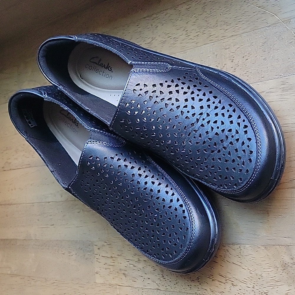 Clarks | Cora Sky Slip-On Flats | Black | 9.5 M